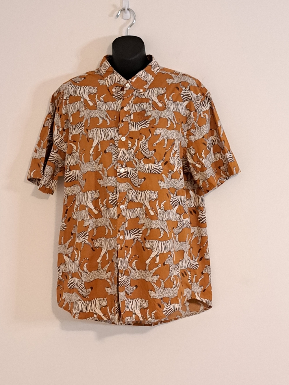 Old Navy Men's Short-Sleeve Button-Down Shirt Animal Print Men's Size Large - Picture 4 of 10
